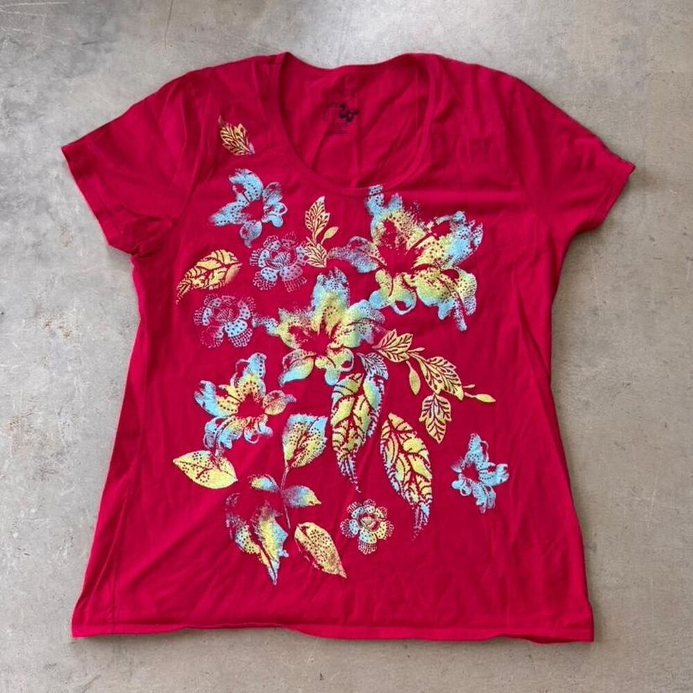 Y2K floral print size 1xl graphic tee